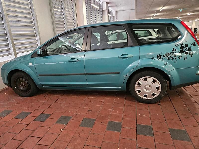 Grün Gebraucht 2006 Ford Focus Kombi | 1.000 € (Superpreis) - Bild 1/4