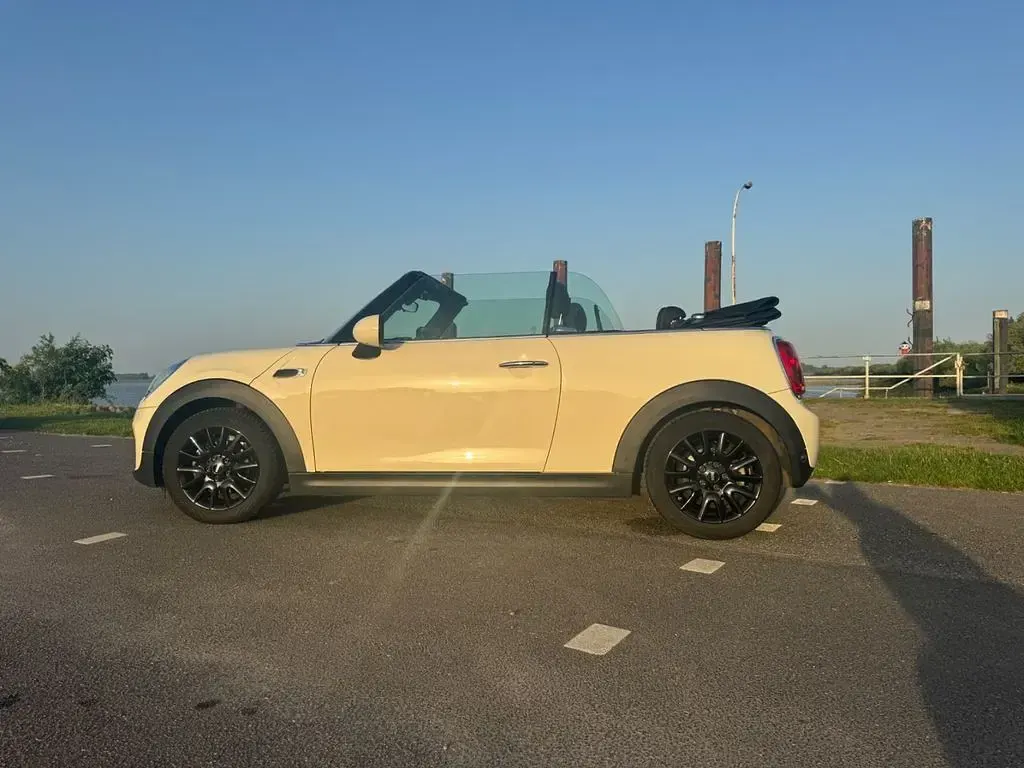Gebraucht Mini One Cabriolet 102 PS (75 kW) 2018 Weiß Cabrio