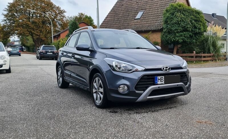 Grau Gebraucht 2020 Hyundai i20 Active Kleinwagen | 16.500 € (Fairer Preis) - Bild 1/4