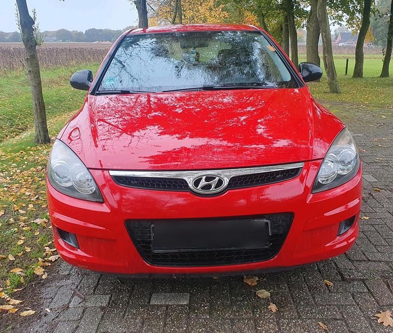 Rot Gebraucht 2009 Hyundai i30 Kleinwagen | 1.150 € (Superpreis) - Bild 1/4