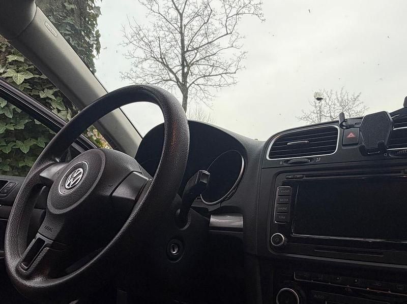 Gebraucht VW Golf VI 105 PS (77 kW) 2010 Schwarz Kleinwagen