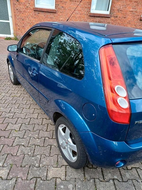 Gebraucht Ford Fiesta 101 PS (74 kW) 2008 Kleinwagen