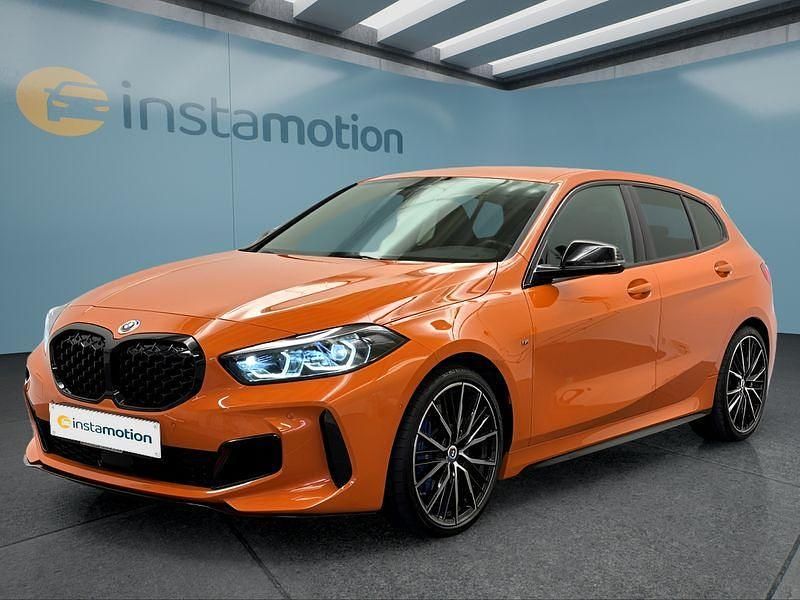 Orange Gebraucht 2022 BMW M135 Kleinwagen | 37.349 € (Etwas zu teuer) - Bild 1/4