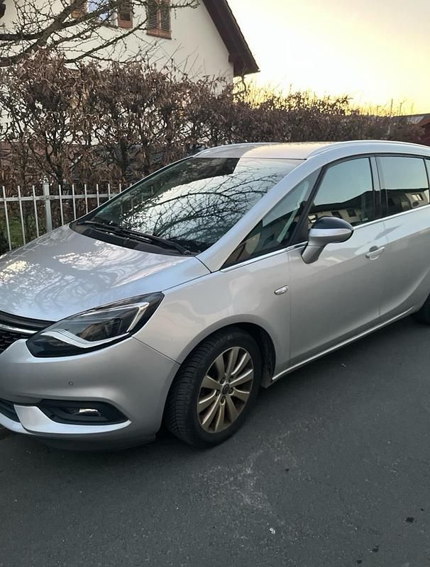 Silber Gebraucht 2017 Opel Zafira Tourer Innovation Van / Kleinbus | 11.000 € (Superpreis) - Bild 1/2