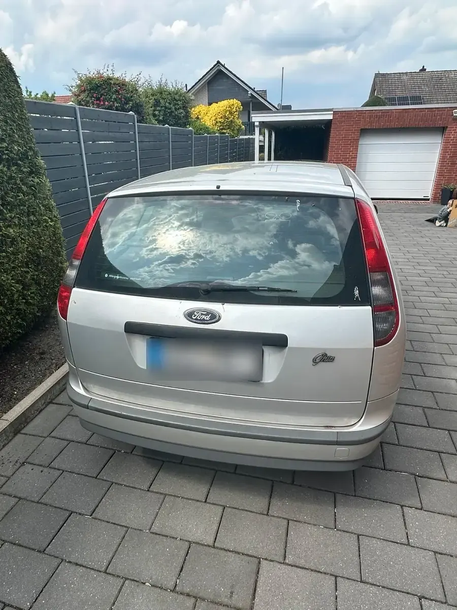 Gebraucht Ford Focus Ghia 101 PS (74 kW) 2006 Silber Kombi