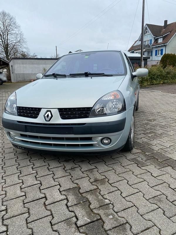 Gebraucht Renault Clio II 75 PS (55 kW) 2002 Silber Kleinwagen