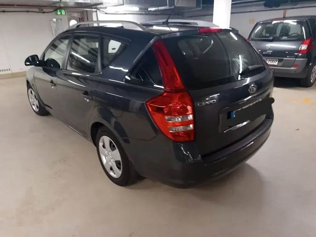 Używany Kia Ceed 109 KM (80 kW) 2009 Czarny Hatchback