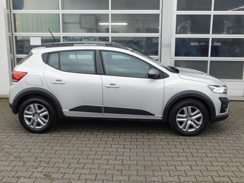 Gebraucht Dacia Sandero Expression 91 PS (66 kW) 2023 Grau Kleinwagen