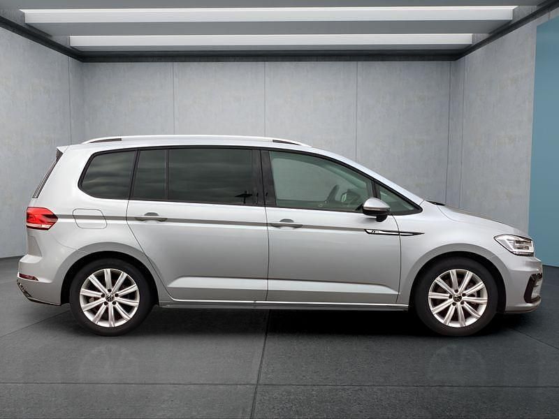 Gebraucht VW Touran 150 PS (110 kW) 2025 Silber Van / Kleinbus