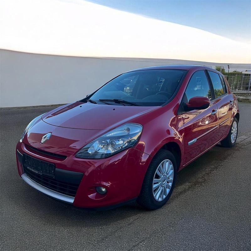 Rot Gebraucht 2010 Renault Clio II Limousine | 1.890 € (Fairer Preis) - Bild 1/4