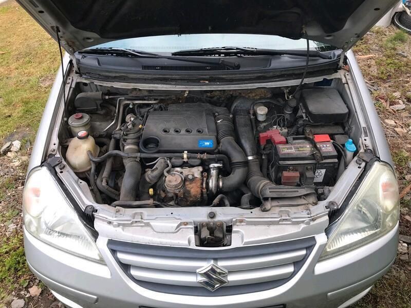 Grau Gebraucht 2004 Suzuki Liana Limousine | 250 € - Bild 1/4