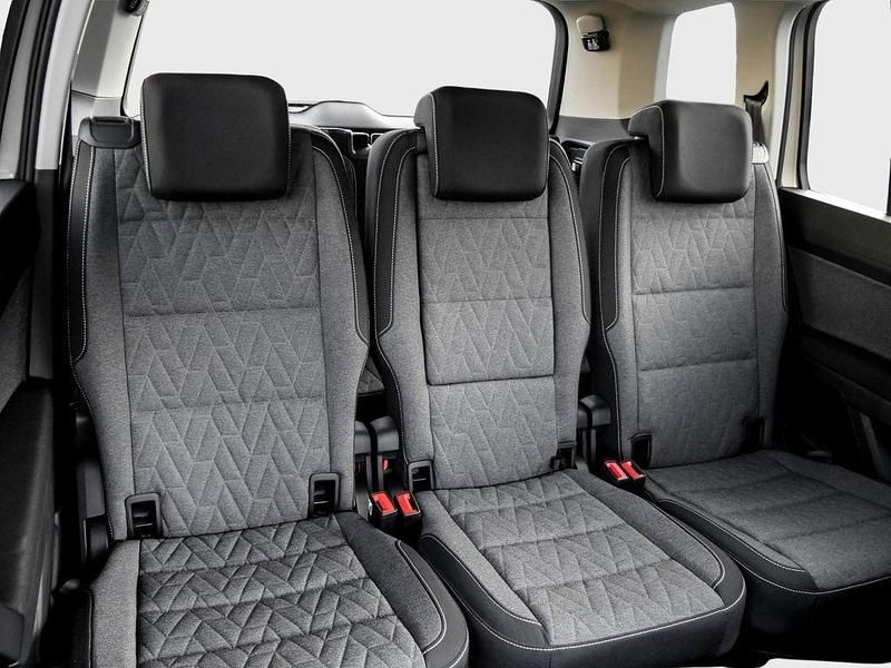 Gebraucht VW Touran Move 150 PS (110 kW) 2024 Silber Van / Kleinbus