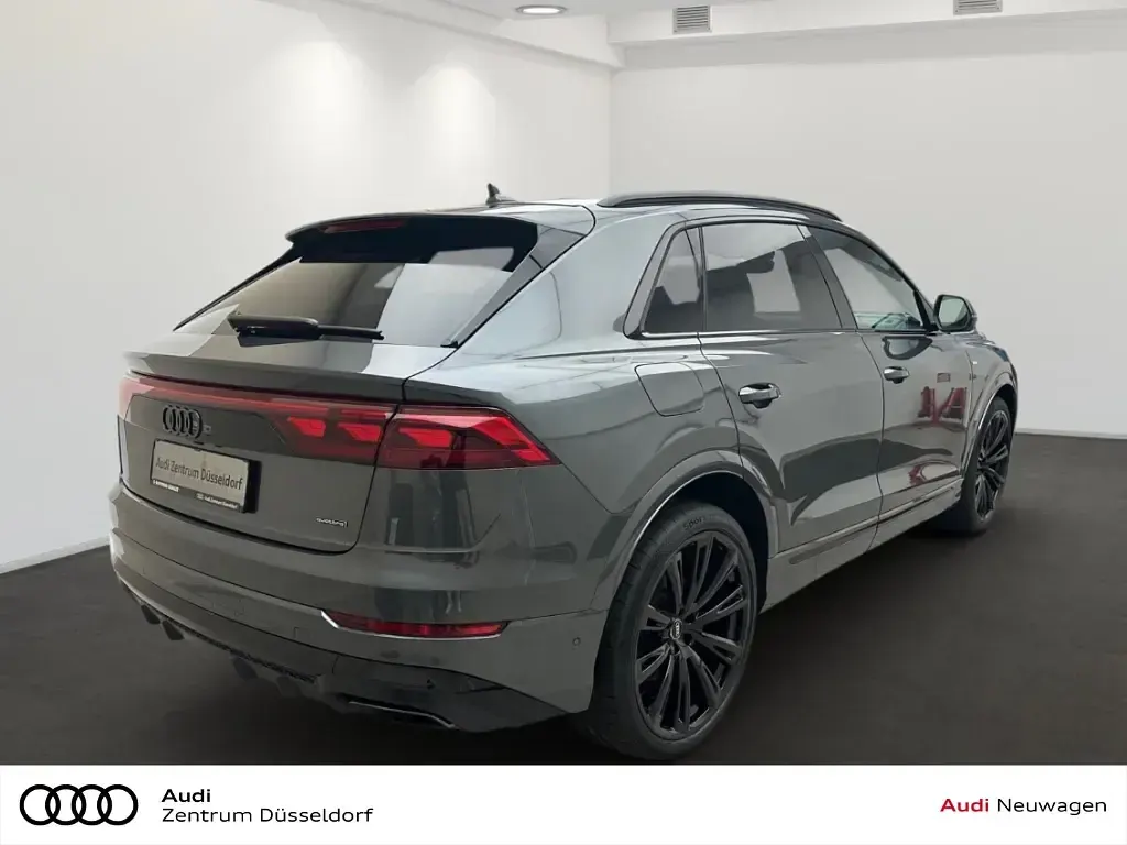 Gebraucht Audi Q8 S-Line 489 PS (359 kW) 2026 Grau SUV