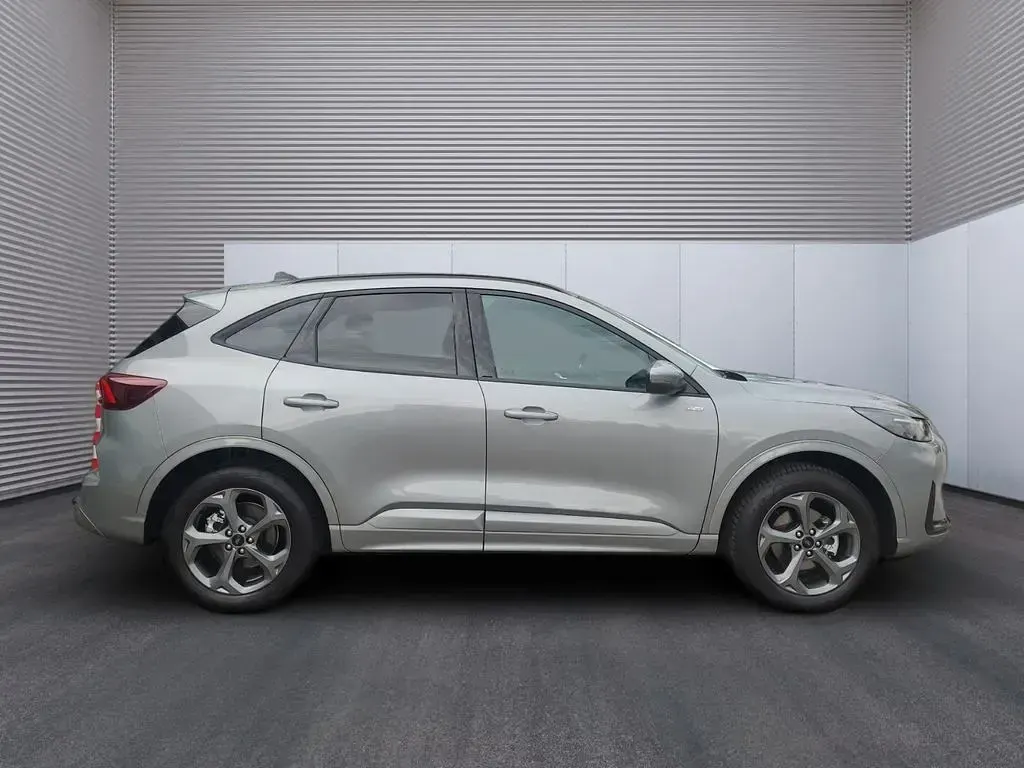 Gebraucht Ford Kuga 184 PS (135 kW) 2024 Silber SUV