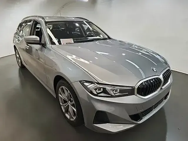 Gebraucht BMW 320 Shadowline 243 PS (178 kW) 2024 Grau Limousine