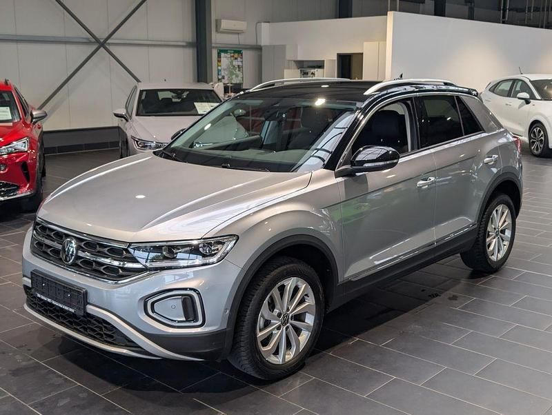 Silber Gebraucht 2024 VW T-Roc Style SUV | 26.900 € (Superpreis) - Bild 1/4