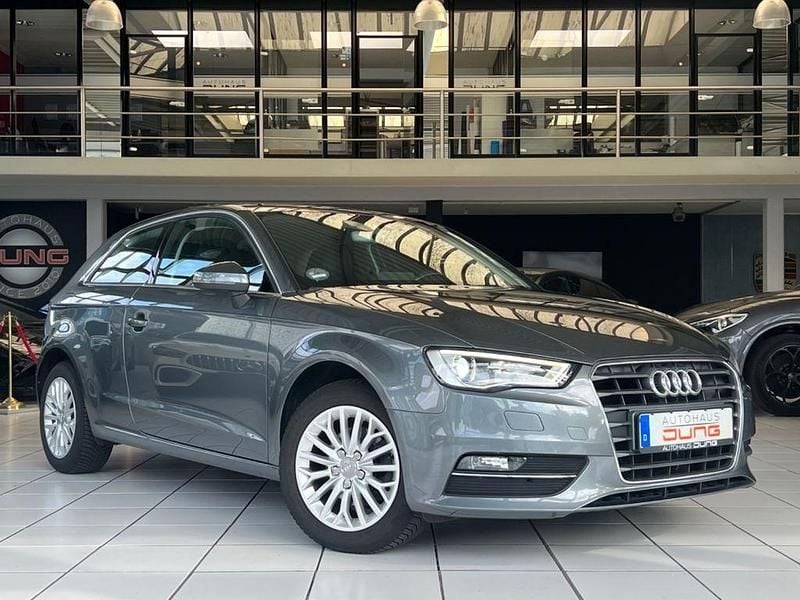 Grau Gebraucht 2016 Audi A3 Ambiente Limousine | 11.990 € (Guter Preis) - Bild 1/4