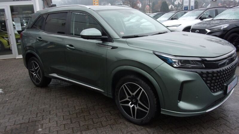 Neu DFSK E5 177 PS (130 kW) 2025 Grün SUV