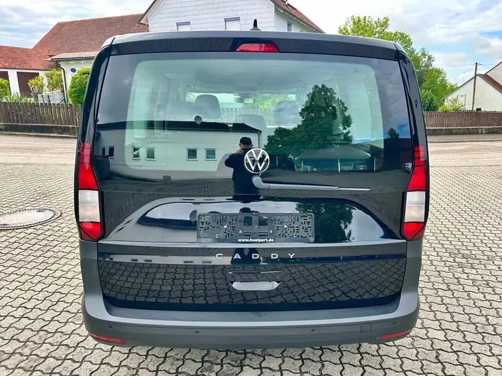Gebraucht VW Caddy 122 PS (89 kW) 2023 Schwarz Van / Kleinbus