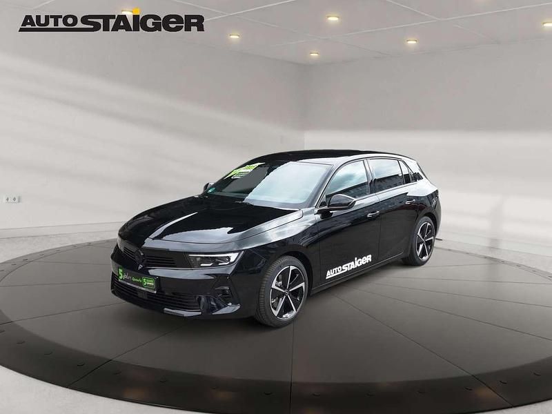 Gebraucht Opel Astra 136 PS (100 kW) 2024 Lackierung schwarz perla nera/ Limousine