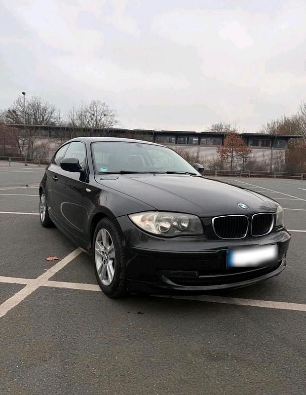 Gebraucht BMW 118 142 PS (104 kW) 2011 Schwarz Kleinwagen