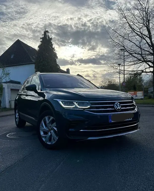 Używany VW Tiguan Elegance 150 KM (110 kW) 2020 Niebieski SUV