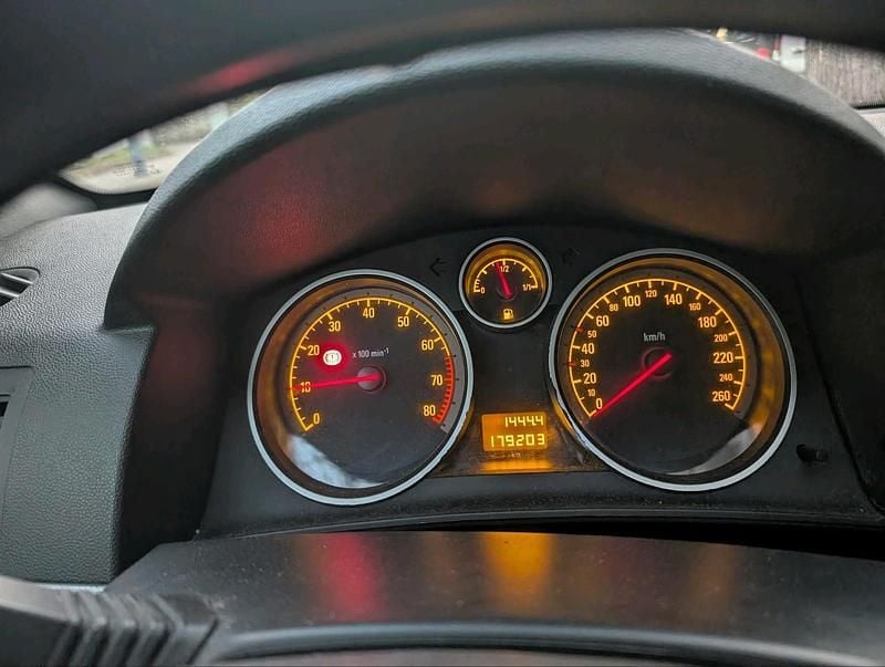 Gebraucht Opel Astra 105 PS (77 kW) 2006 Schwarz Kleinwagen