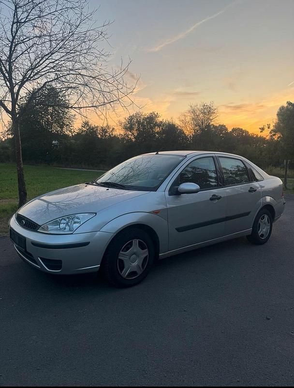Silber Gebraucht 2002 Ford Focus Limousine | 500 € (Superpreis) - Bild 1/4
