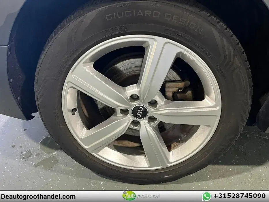 Gebraucht Audi e-tron Business 300 kW (408 PS) 2021 Grau SUV