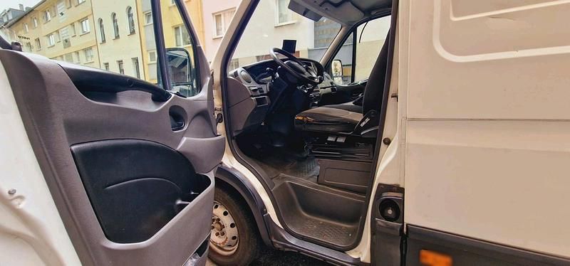 Gebraucht Iveco Daily 2012 Weiß Limousine