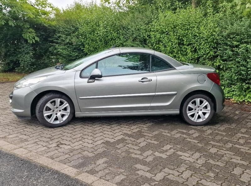Grau Gebraucht 2009 Peugeot 207 CC Cabrio | 1.800 € (Guter Preis) - Bild 1/4