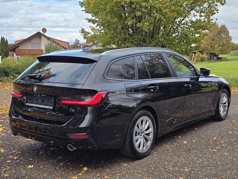 Gebraucht BMW 318 Advantage 150 PS (110 kW) 2021 Schwarz (metallic) Kombi