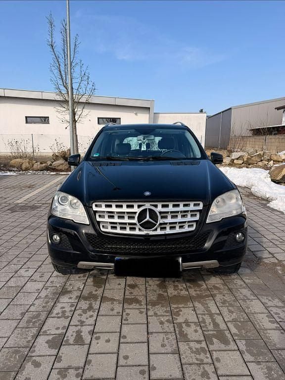 Gebraucht Mercedes ML350 231 PS (169 kW) 2010 Schwarz SUV