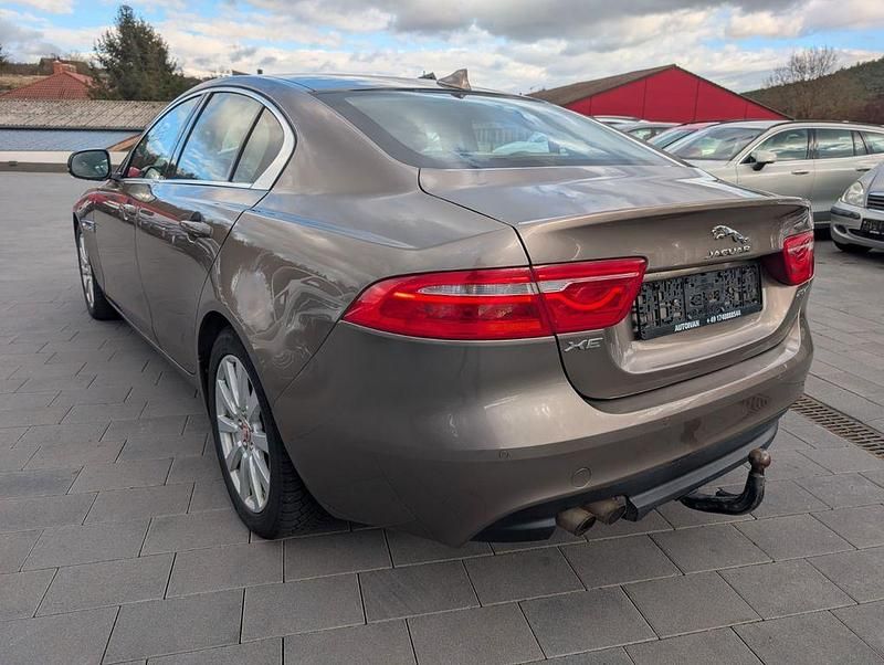 Gebraucht Jaguar XE Prestige 179 PS (131 kW) 2015 Grau Limousine