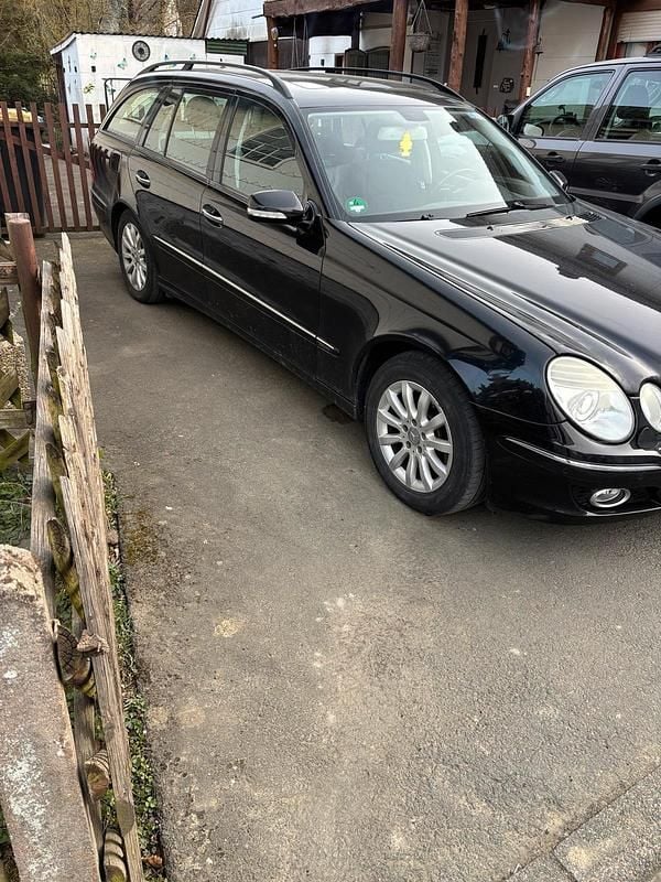 Gebraucht Mercedes E220 Elegance 170 PS (125 kW) 2007 Schwarz Kombi