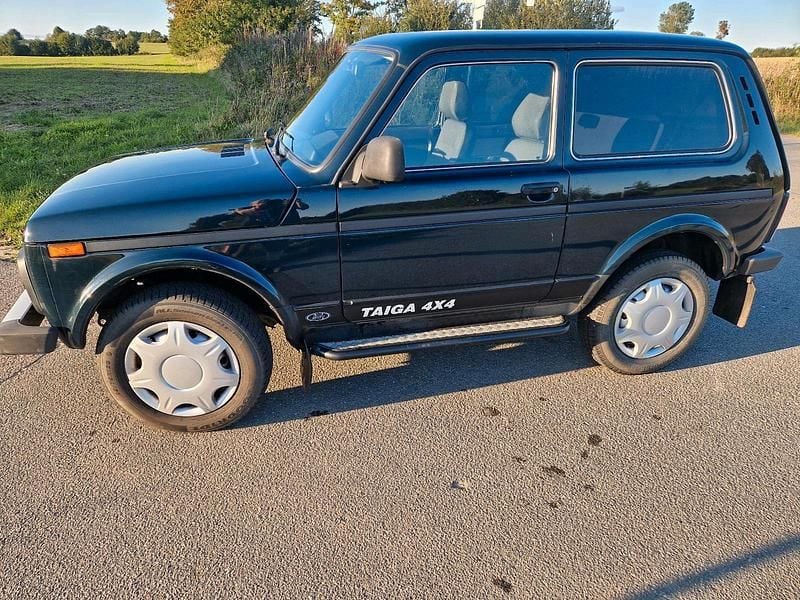 Grün Gebraucht 2018 Lada Taiga SUV | 8.300 € (Superpreis) - Bild 1/4