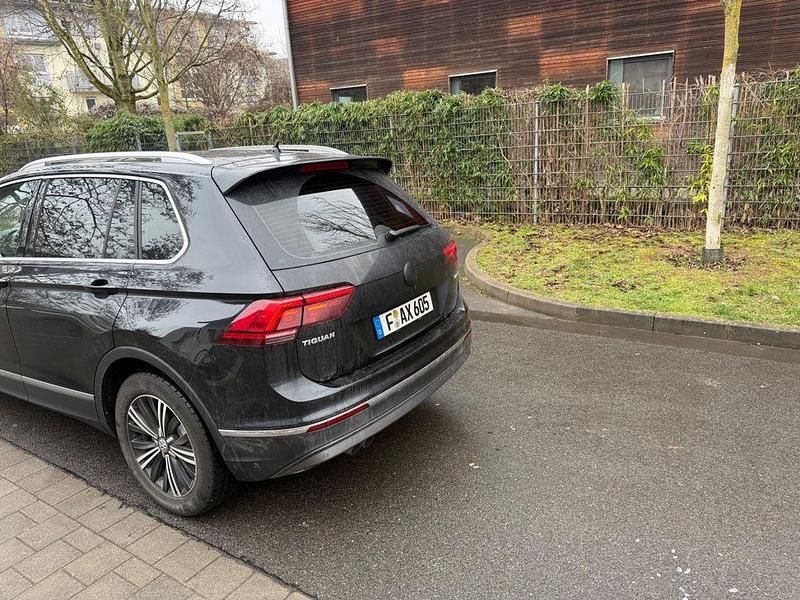 Gebraucht VW Tiguan Highline 150 PS (110 kW) 2017 Schwarz SUV