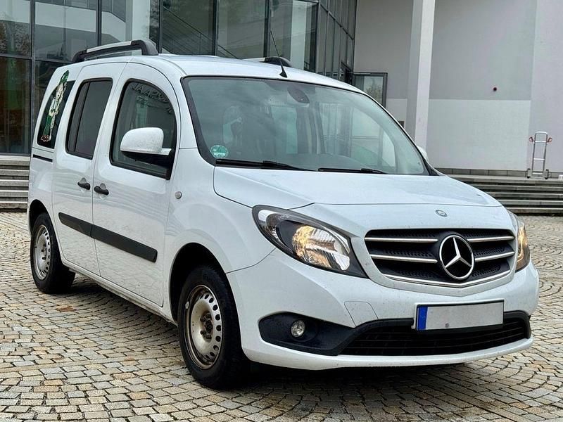 Weiß Gebraucht 2019 Mercedes Citan 109 Kombi | 8.490 € (Guter Preis) - Bild 1/4