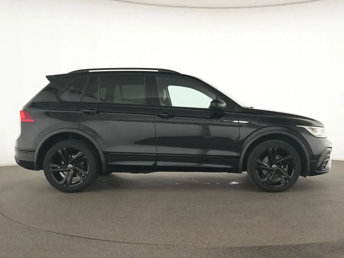 Gebraucht VW Tiguan R-line 200 PS (147 kW) 2023 Deep black SUV