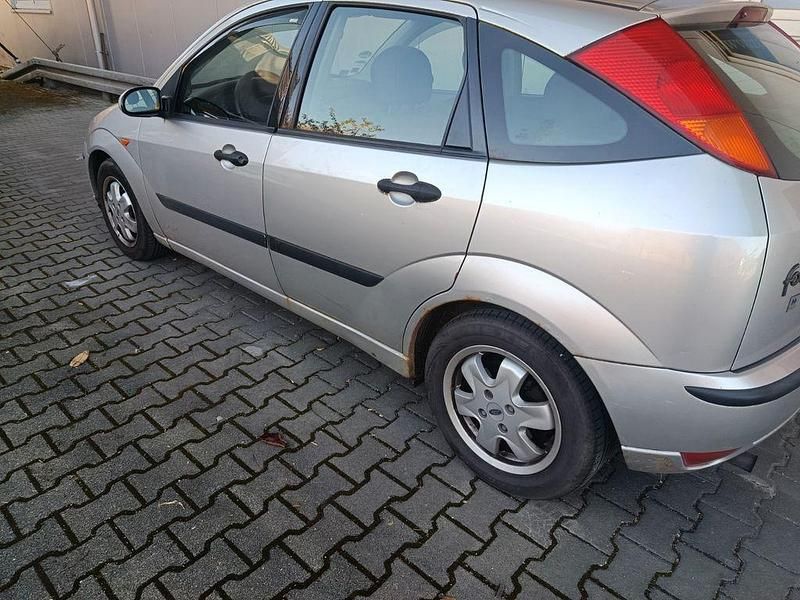 Gebraucht Ford Focus 101 PS (74 kW) 2002 Grau Limousine