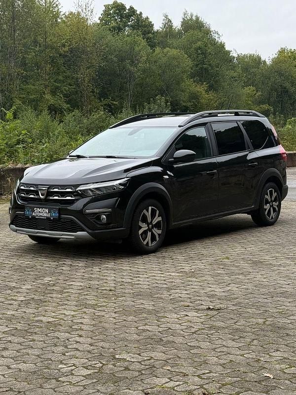 Schwarz Gebraucht 2022 Dacia Jogger Extreme Van / Kleinbus | 17.990 € (Fairer Preis) - Bild 1/2