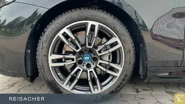 Gebraucht BMW i5 M Sport 250 kW (340 PS) 2024 Saphirschwarz metallic Kombi