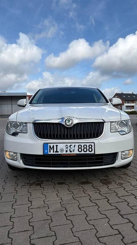 Gebraucht Skoda Superb 160 PS (117 kW) 2011 Weiß Limousine