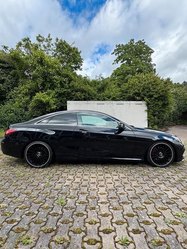 Gebraucht Mercedes E350 AMG line 252 PS (185 kW) 2014 Schwarz Coupé