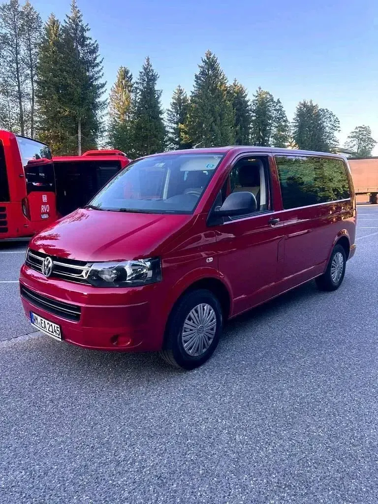 Gebraucht VW Multivan 101 PS (74 kW) 2014 Rot Van / Kleinbus