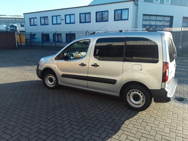 Gebraucht Peugeot Partner 99 PS (72 kW) 2016 Silber Van / Kleinbus