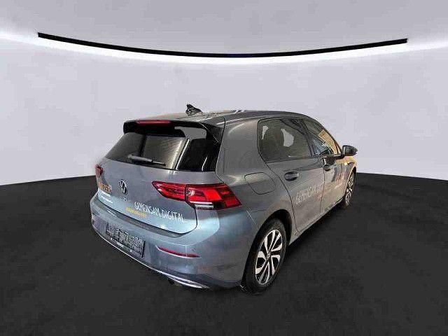 Gebraucht VW Golf VIII Active 116 PS (85 kW) 2023 Grau Limousine