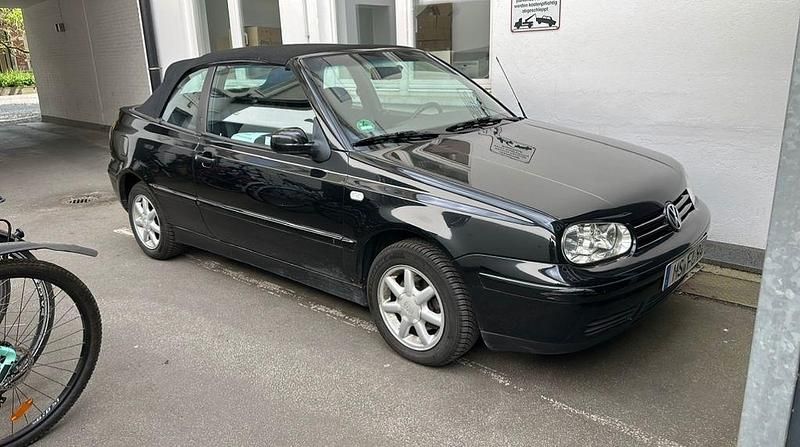 Schwarz Gebraucht 2000 VW Golf Cabriolet Classicline Cabrio | 1.700 € (Guter Preis) - Bild 1/4
