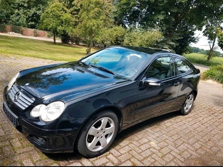 Schwarz Gebraucht 2005 Mercedes C200 Coupé | 2.300 € (Fairer Preis) - Bild 1/4