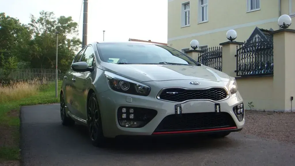 Gebraucht Kia Ceed GT-Challenge 204 PS (150 kW) 2015 Grau Kleinwagen